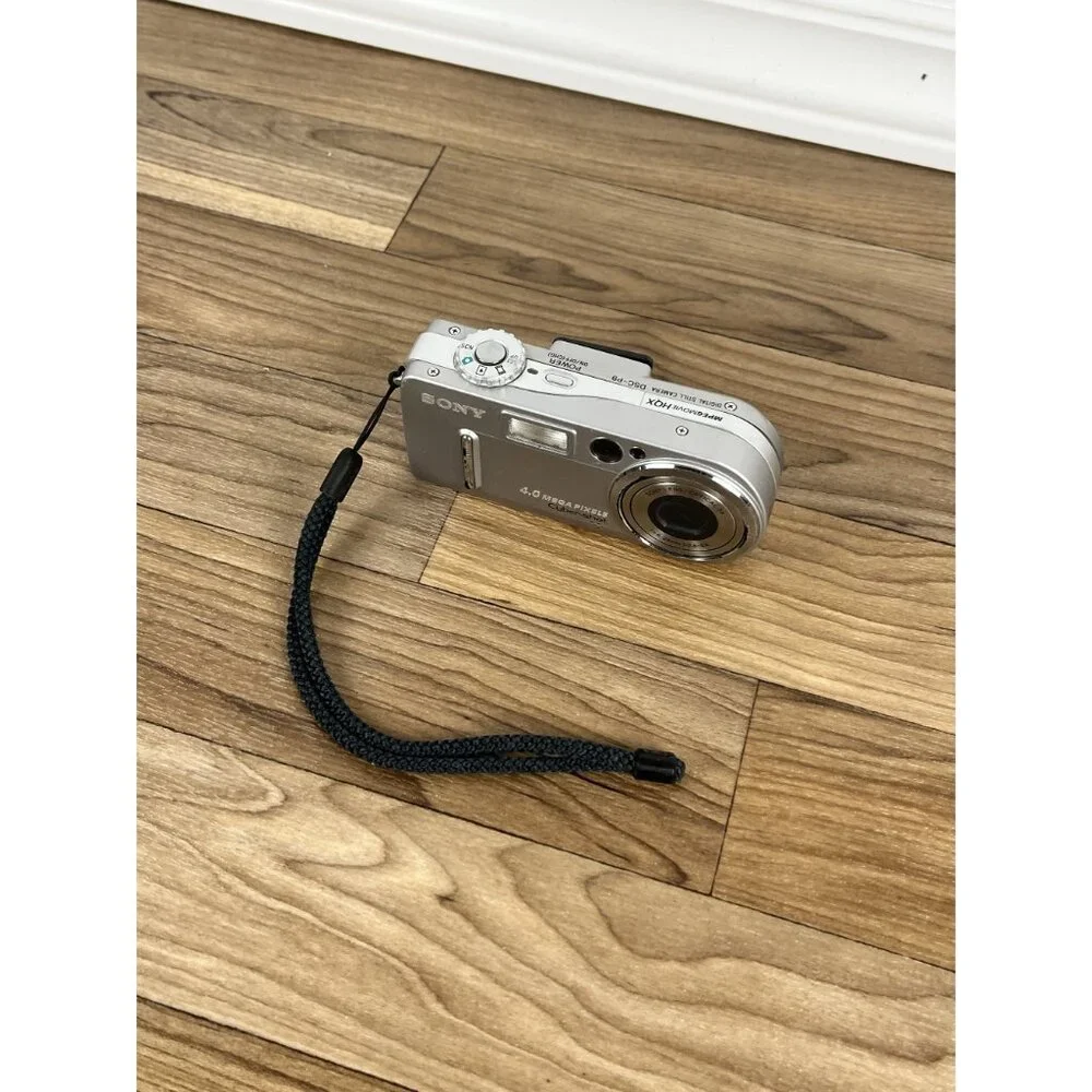Sony Cyber-shot DSC-P9 4.0MP Digital Camera - Silver No Charger